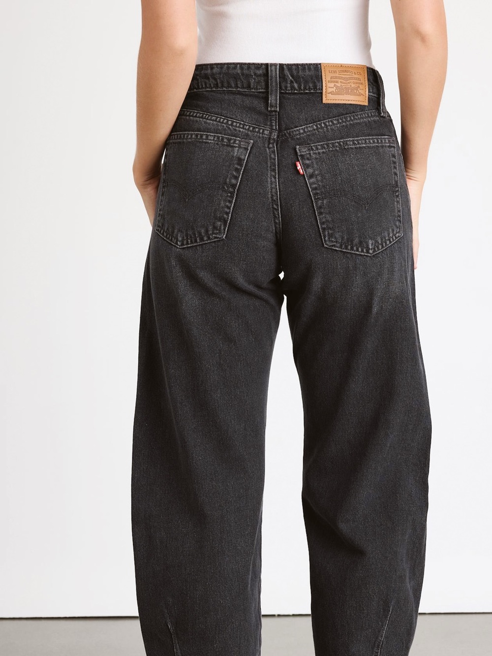 Levi’s Baggy Dad Barrel Jean - Picture 3 of 3